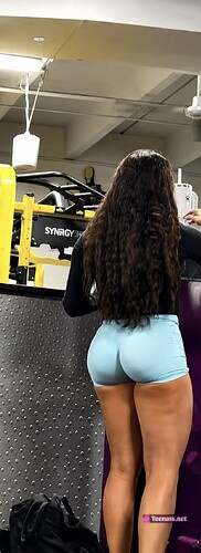 Beautiful PF brunette putting in that work - Photo 4